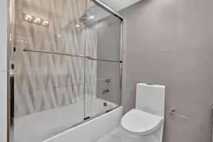 6039 Collins Ave, Miami Beach, FL 33140 - Photo 21