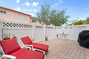 542 NW 208th Terrace, Pembroke Pines, FL 33029 - Photo 9