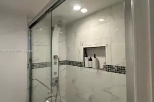 8875 Fontainebleau Blvd, Miami, FL 33172 - Photo 19