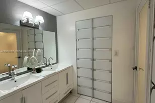8875 Fontainebleau Blvd, Miami, FL 33172 - Photo 17