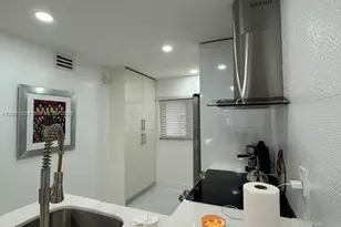 8875 Fontainebleau Blvd, Miami, FL 33172 - Photo 13