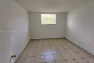 666 W 81st St, Hialeah, FL 33014 - Photo 9