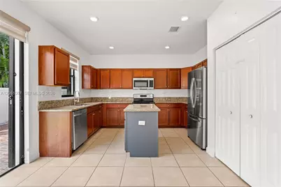 3573 W 93rd Pl, Hialeah, FL 33018 - Photo 9