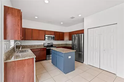 3573 W 93rd Pl, Hialeah, FL 33018 - Photo 11