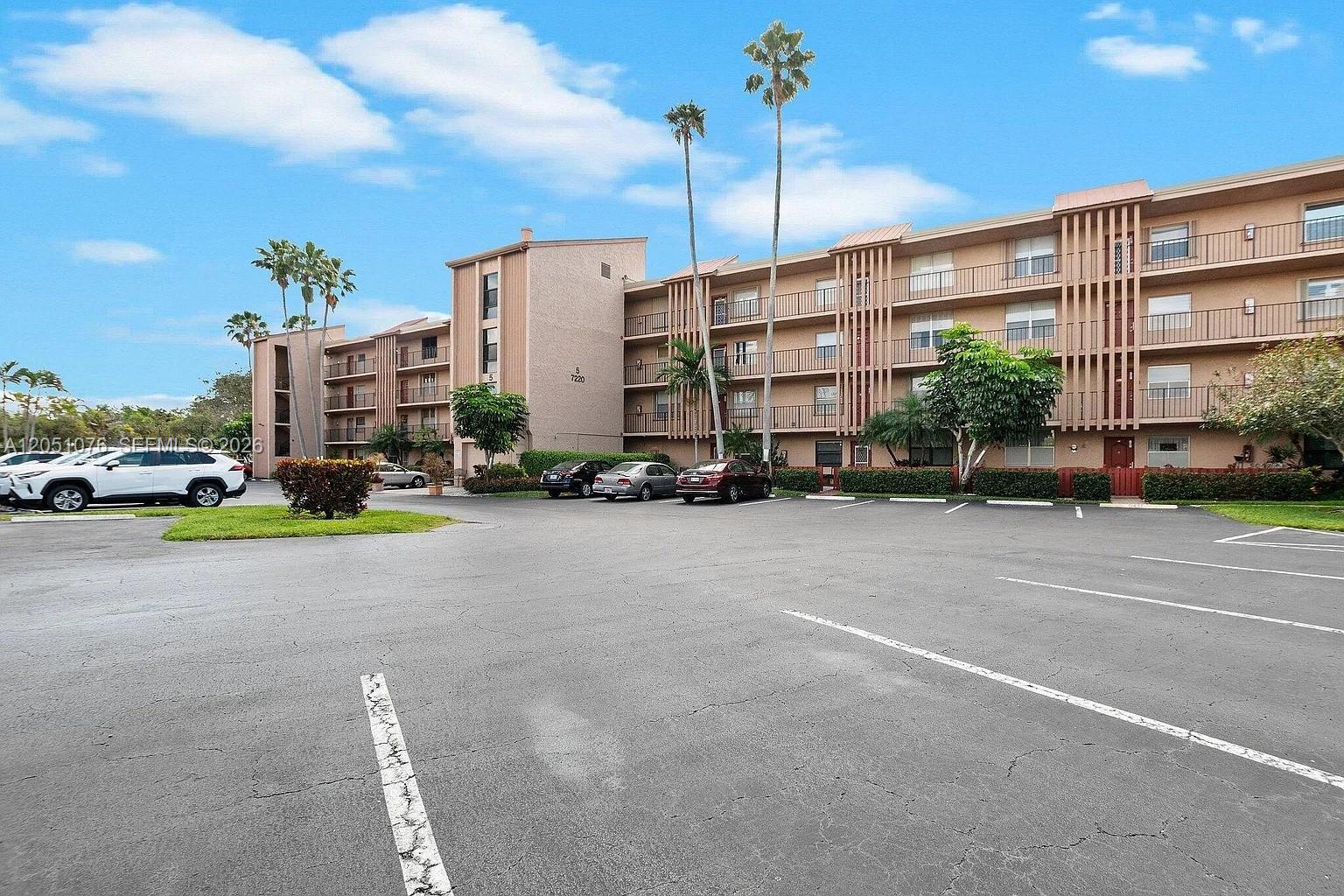 7220 Lake Cir Dr #301 - 7220 Lake Cir Dr #301, Margate, FL 33063 Luxury Property | Jose Angel Pina