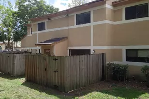 9441 N Palm Cir N, Pembroke Pines, FL 33025 - Photo 17