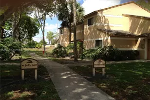 9441 N Palm Cir N, Pembroke Pines, FL 33025 - Photo 1