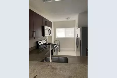 9441 N Palm Cir N #0, Pembroke Pines, FL 33025 - Photo 3