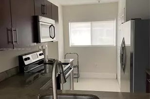 9441 N Palm Cir N, Pembroke Pines, FL 33025 - Photo 3