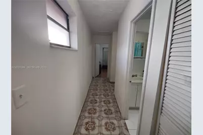 945 NW 19th Ave, Miami, FL 33125 - Photo 9