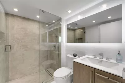 400 S Pointe Dr #1805, Miami Beach, FL 33139 - Photo 23