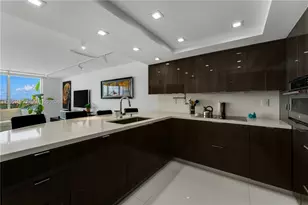 400 South Pointe Dr, Miami Beach, FL 33139 - Photo 9