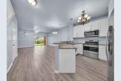 8306 Santa Monica Ave, Tamarac, FL 33321 - Photo 9