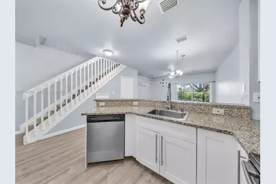 8306 Santa Monica Ave, Tamarac, FL 33321 - Photo 11