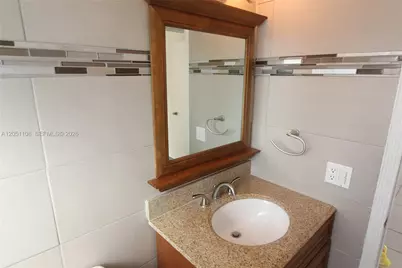 1655 W 44th Pl #304, Hialeah, FL 33012 - Photo 29