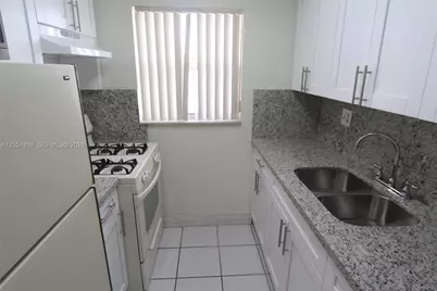 1655 W 44th Pl #304, Hialeah, FL 33012 - Photo 35