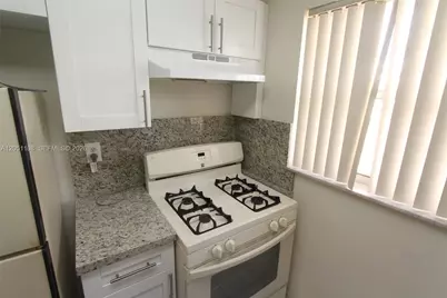 1655 W 44th Pl #304, Hialeah, FL 33012 - Photo 17