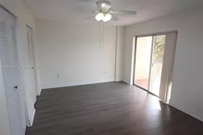 1655 W 44th Pl #304, Hialeah, FL 33012 - Photo 31