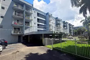 1655 W 44th Pl, Hialeah, FL 33012 - Photo 21