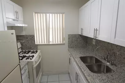 1655 W 44th Pl #304, Hialeah, FL 33012 - Photo 13