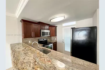 1045 10th St #902, Miami Beach, FL 33139 - Photo 3