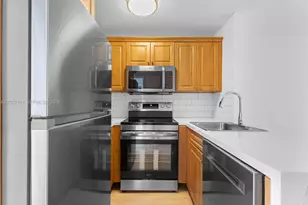 7220 Fairway Dr, Miami Lakes, FL 33014 - Photo 13