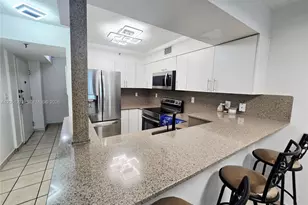 546 SW 1st St, Miami, FL 33130 - Photo 9