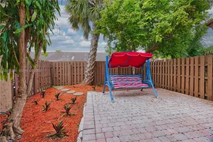 8015 SW 21st Ct, Davie, FL 33324 - Photo 3