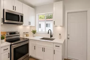 760-762 NW 52nd St, Miami, FL 33127 - Photo 9