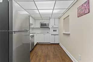 19390 Collins Ave, Sunny Isles Beach, FL 33160 - Photo 5