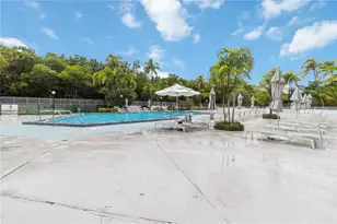 100 Bayview Dr, Sunny Isles Beach, FL 33160 - Photo 25