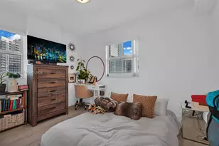 185 SE 14th Terrace, Miami, FL 33131 - Photo 5