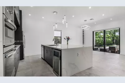 8900 NW 161st Ter, Miami Lakes, FL 33018 - Photo 13
