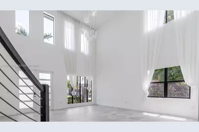 8900 NW 161st Ter, Miami Lakes, FL 33018 - Photo 11