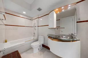 110 Washington Ave, Miami Beach, FL 33139 - Photo 11