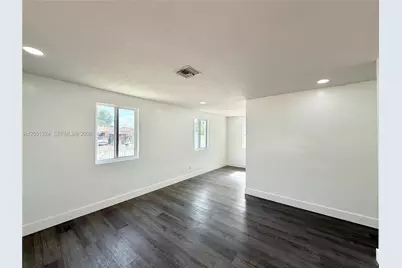 685 SE Park Dr, Hialeah, FL 33010 - Photo 11