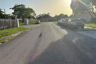 1011 NW 183rd Dr, Miami Gardens, FL 33169 - Photo 13
