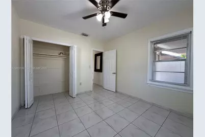 610 NW 23rd Pl #Front, Miami, FL 33125 - Photo 11