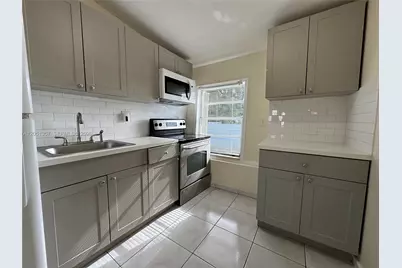 610 NW 23rd Pl #Front, Miami, FL 33125 - Photo 7