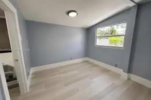 1872 NW 1st St, Miami, FL 33125 - Photo 3