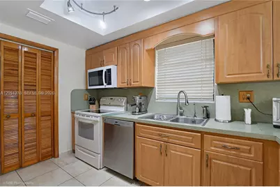 4001 W 10th Ct, Hialeah, FL 33012 - Photo 9