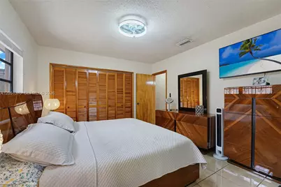 4001 W 10th Ct, Hialeah, FL 33012 - Photo 13