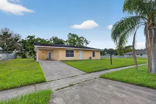 369 NE Camelot Dr, Port Saint Lucie, FL 34983 - Photo 1