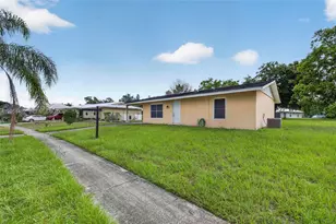 369 NE Camelot Dr, Port Saint Lucie, FL 34983 - Photo 3