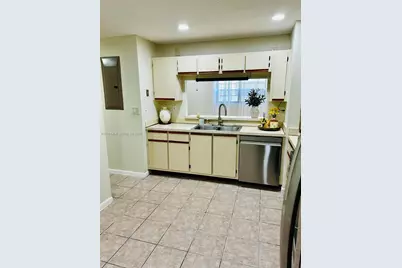 6524 NW 188th Ln, Hialeah, FL 33015 - Photo 9