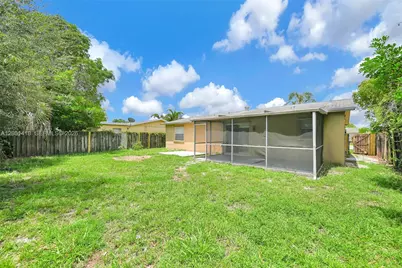 304 SW 77th Ave, North Lauderdale, FL 33068 - Photo 41
