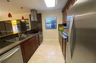 16100 Kilmarnock Dr, Miami Lakes, FL 33014 - Photo 37