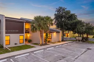 9260 NW 16th St, Pembroke Pines, FL 33024 - Photo 27