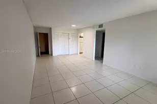 17530 NW 68th Ave, Hialeah, FL 33015 - Photo 15