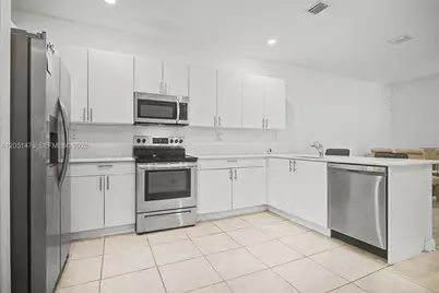 1020 SE 26th Ter, Homestead, FL 33035 - Photo 5